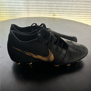 Size 7 Nike soccer cleats